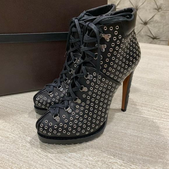 Alaia eyelets details booties - Picture 2 of 15